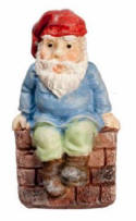FAC4533 Gnome Sitting on Wall